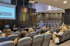 Πέμπτη, 27 Ιουλίου / απογευματινή συνεδρία: «Μιλώντας για την άυλη πολιτιστική κληρονομιά με εικόνες. Πώς και γιατί;». Εισήγηση του Σίλα Μιχάλακα, Υπεύθυνου παραγωγών και εκπαιδευτικών δράσεων του Φεστιβάλ Εθνογραφικού Κινηματογράφου της Αθήνας – Ethnofest.