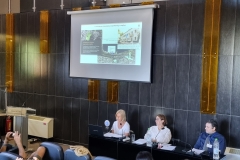 Σάββατο, 29 Ιουλίου / πρωινή συνεδρία: «Η άυλη πολιτιστική κληρονομιά στον χάρτη».  Εισήγηση των Μαρίας - Ξένης Γαρέζου, Αρχαιολόγου Δρ, Προϊσταμένης της Διεύθυνσης Διαχείρισης Εθνικού Αρχείου Μνημείων, ΥΠΠΟ, Χριστίνας Ρωμάνου, Αρχαιολόγου, Διεύθυνση Διαχείρισης Εθνικού Αρχείου Μνημείων, Κωνσταντίνου Ανανιάδη. Αρχαιολόγου Δρ, Διεύθυνση Διαχείρισης Εθνικού Αρχείου Μνημείων.