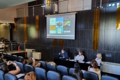 Σάββατο, 29 Ιουλίου / πρωινή συνεδρία: «Η άυλη πολιτιστική κληρονομιά στον χάρτη».  Εισήγηση των Μαρίας - Ξένης Γαρέζου, Αρχαιολόγου Δρ, Προϊσταμένης της Διεύθυνσης Διαχείρισης Εθνικού Αρχείου Μνημείων, ΥΠΠΟ, Χριστίνας Ρωμάνου, Αρχαιολόγου, Διεύθυνση Διαχείρισης Εθνικού Αρχείου Μνημείων, Κωνσταντίνου Ανανιάδη. Αρχαιολόγου Δρ, Διεύθυνση Διαχείρισης Εθνικού Αρχείου Μνημείων.